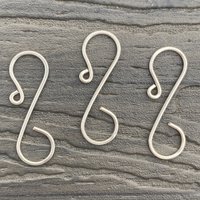 Mid-size simple ornament hook, silver.