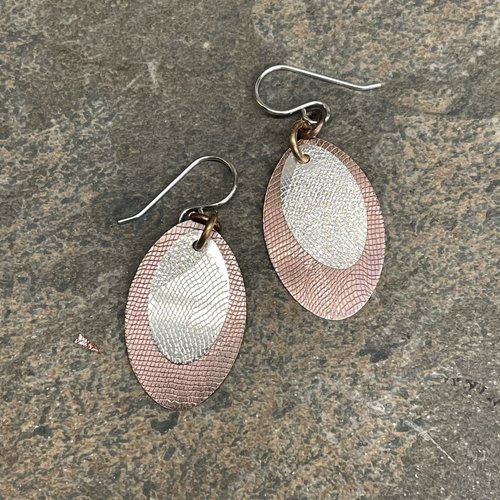 Mixed metal textured ovals earrings.