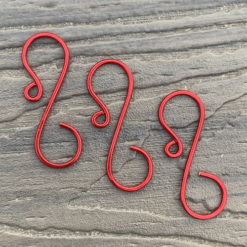 Mid-size simple ornament hook, red.