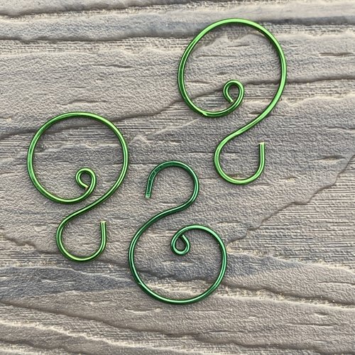 small green swirl ornament hooks